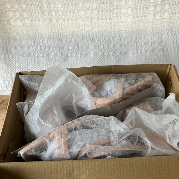 NWB Boohoo Strappy Block Heel Mule Nude Size US 8 EU41 Wide - Picture 9 of 11